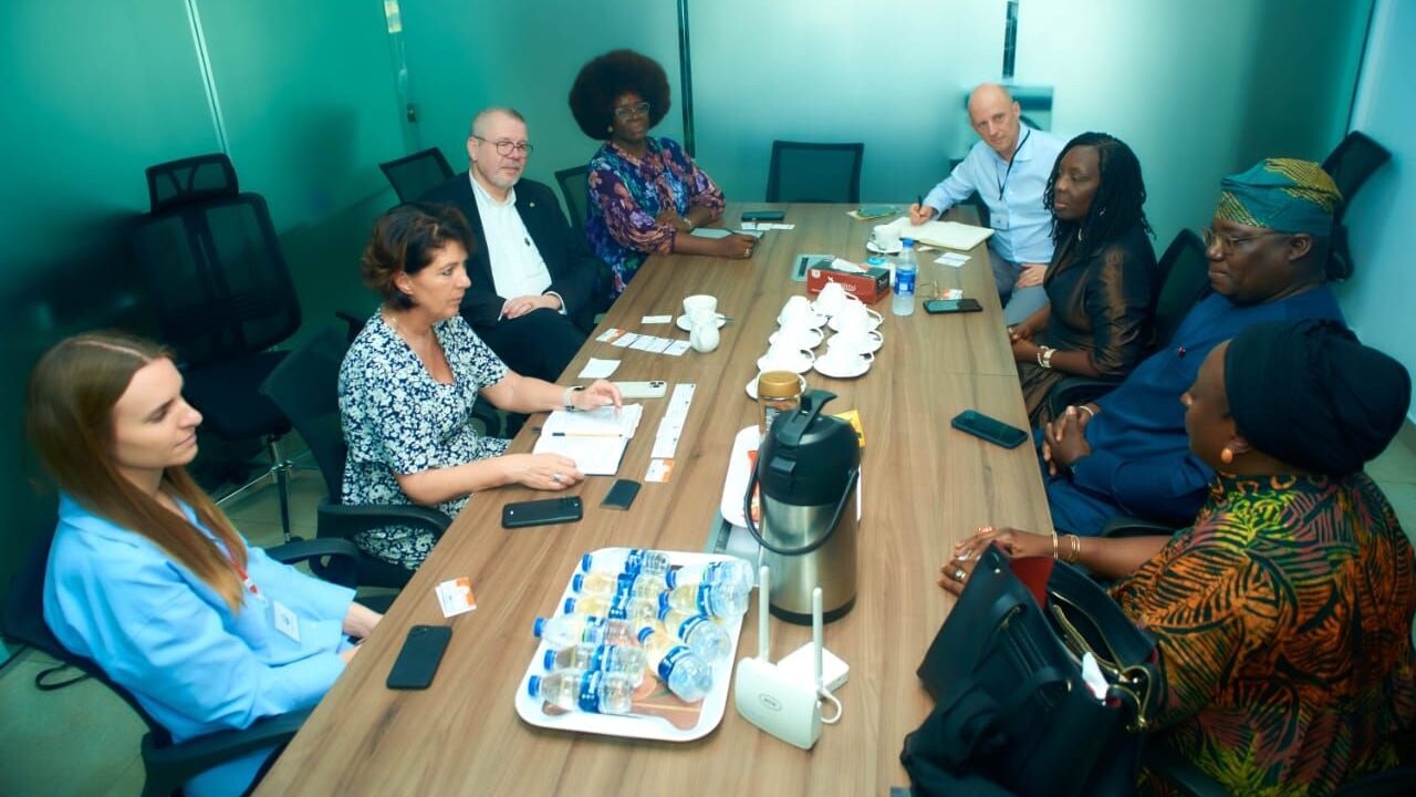 B2B-Gespräch zwischen deutschen und nigerianischen Unternehmen während der Delegationswoche aus Rheinland-Pfalz in Lagos