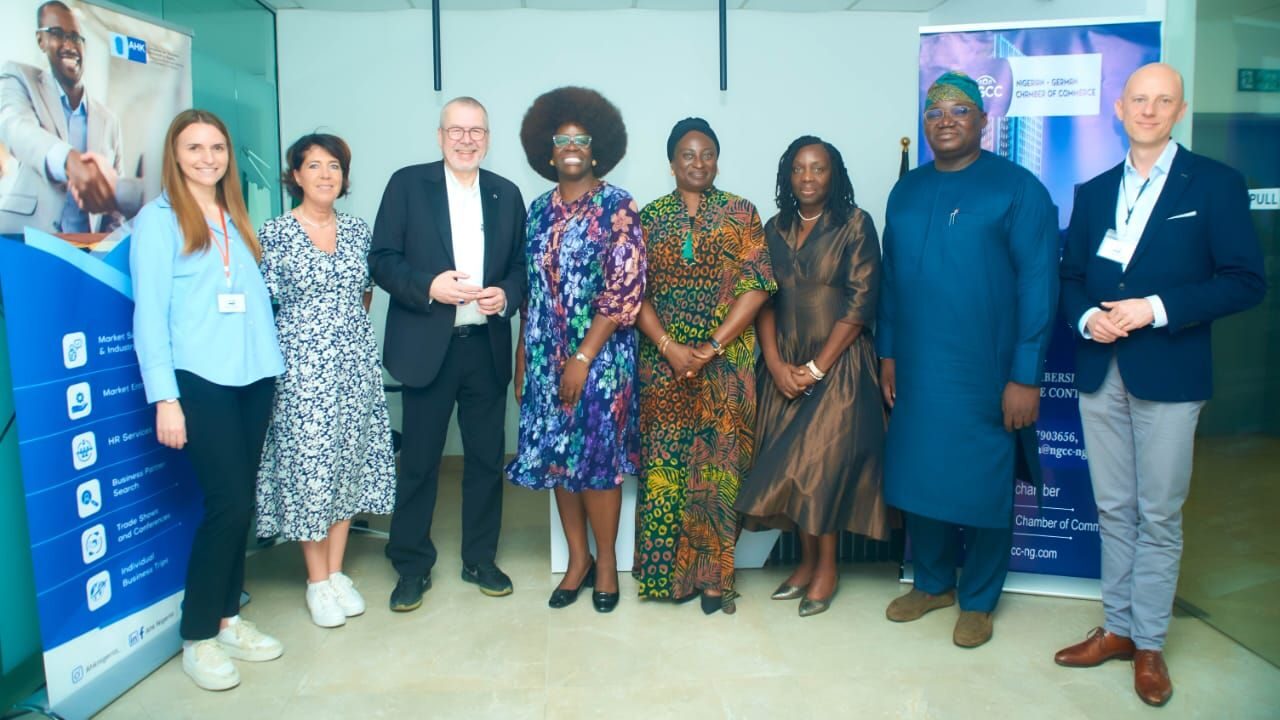 Mitglieder der Wirtschaftsdelegation aus Rheinland-Pfalz bei der Deutsch-Nigerianischen Handelskammer in Lagos