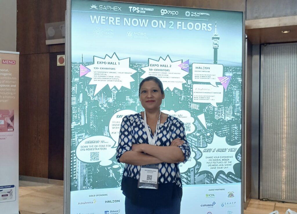 africon Senior Analyst Maxene Adams auf der Pharmamesse SAPHEX in Johannesburg